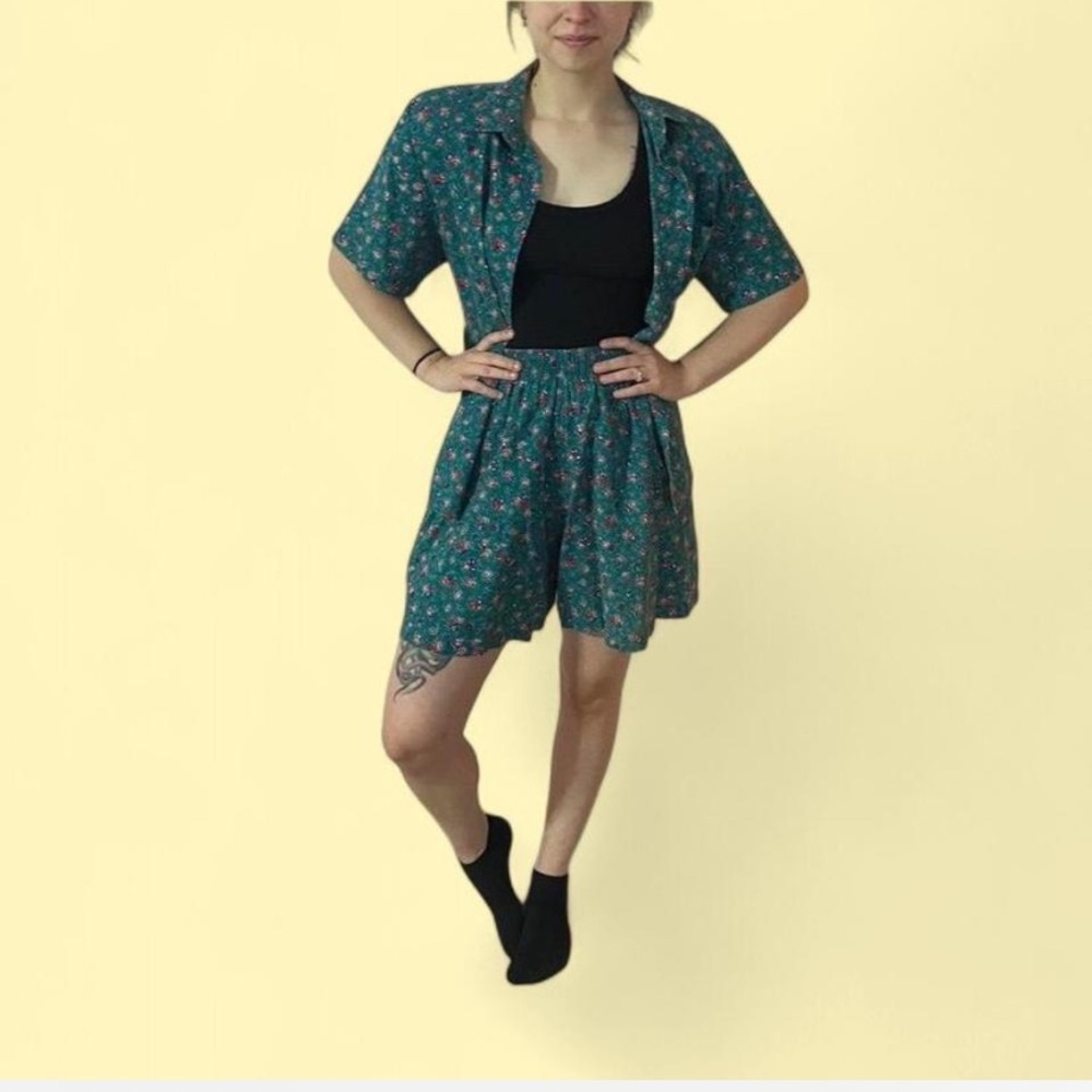 Vintage 80s Rhymes 2 piece Floral Shorts Set